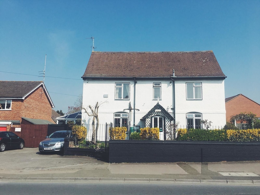 Notley House & The Coach House — 4-Star Luxury Hotel in Gloucester, United Kingdom
