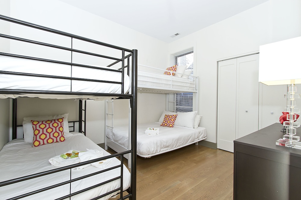 Vibrant 2BR in Wrigleyville by Sonder - photo 10