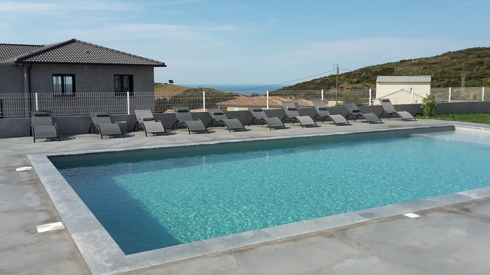 Apartment With in Olmeta di Tuda With Wonderful Mountain — 4-Star Luxury Hotel in Oletta, France