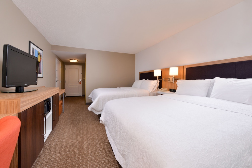Hampton Inn & Suites Plymouth - photo 10