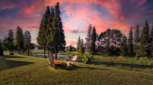 Brandon Central Location 4BR Lake Oasis — 4-Star Luxury Hotel in Brandon, United States