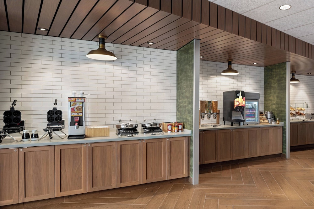 Fairfield Inn & Suites by Marriott Milwaukee West - photo 20