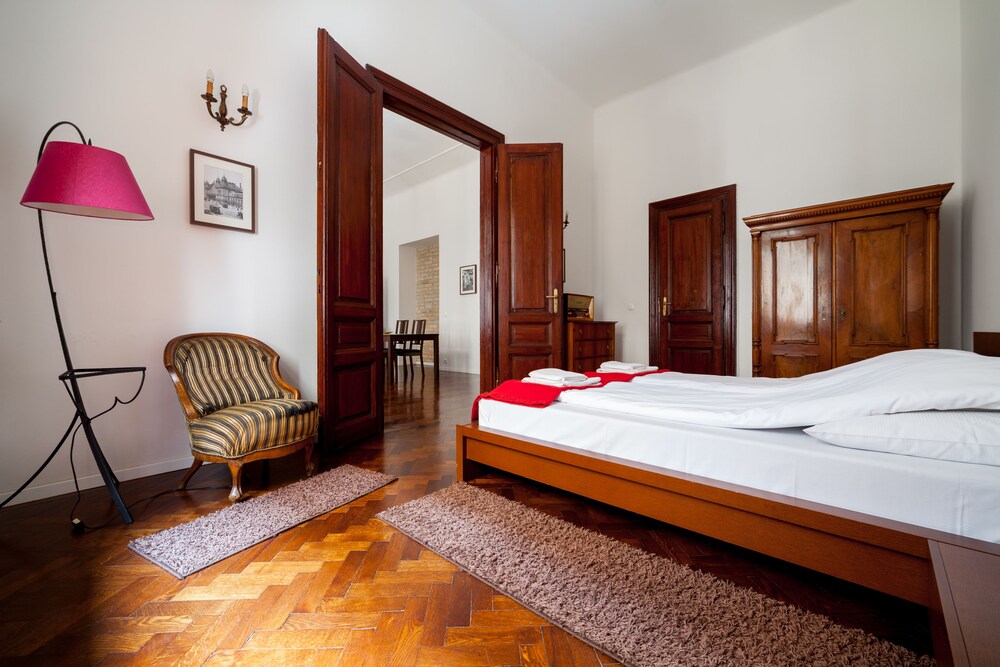 Kadar Apartments — 4-Star Luxury Hotel in Budapest, Hungary