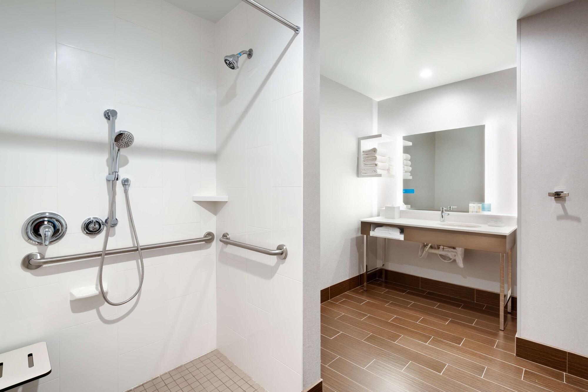 Hampton Inn & Suites Anaheim Resort Convention Center - photo 16