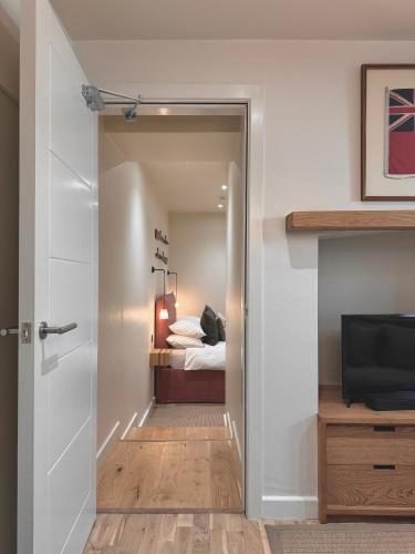 Y Cwtch Cottage by Birch Stays — 4-Star Luxury Hotel in Rhosneigr, United Kingdom