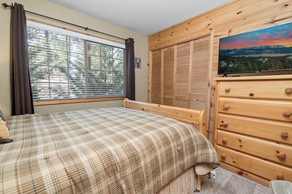 Amazing Cabin Close To Ski Resort and Village - photo 4