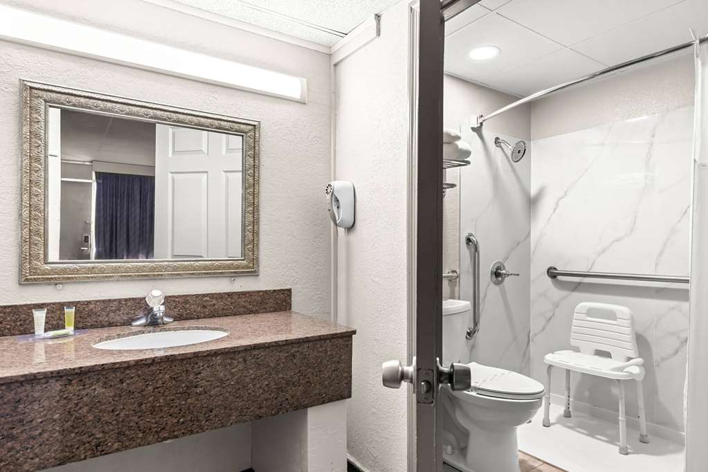 Days Inn by Wyndham Clayton - photo 27