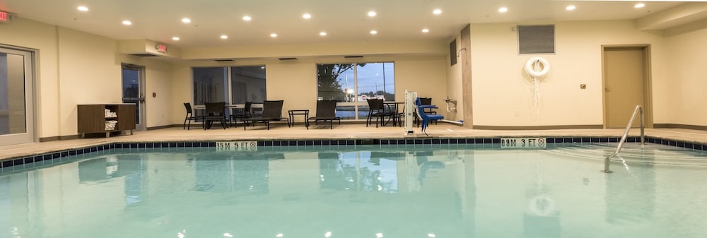 Holiday Inn Express & Suites Commerce by IHG - photo 6