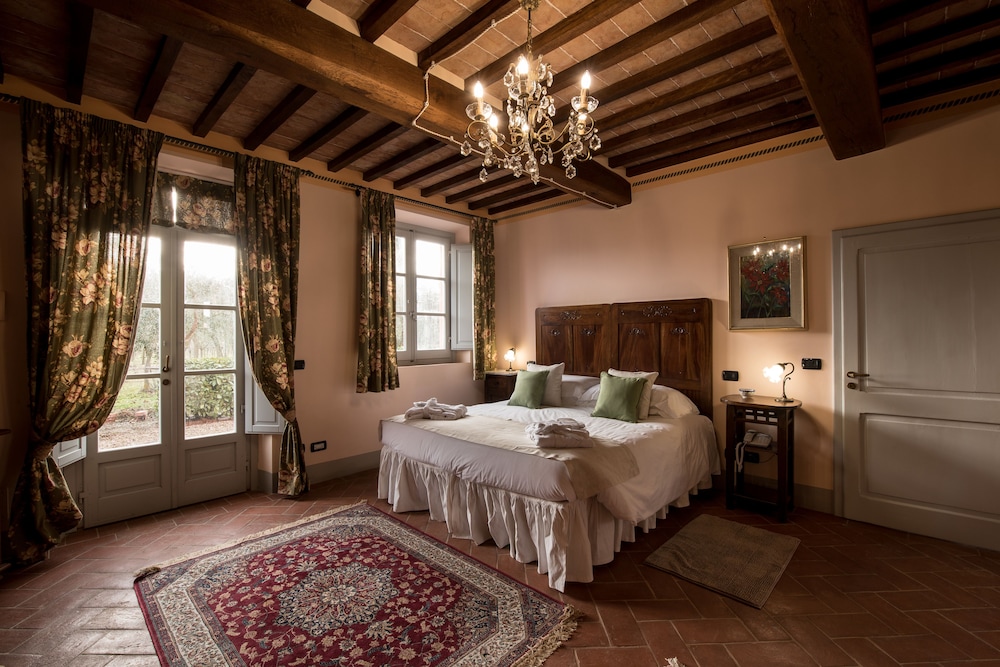 Podere La Rocca — 4-Star Luxury Hotel in Montepulciano, Italy
