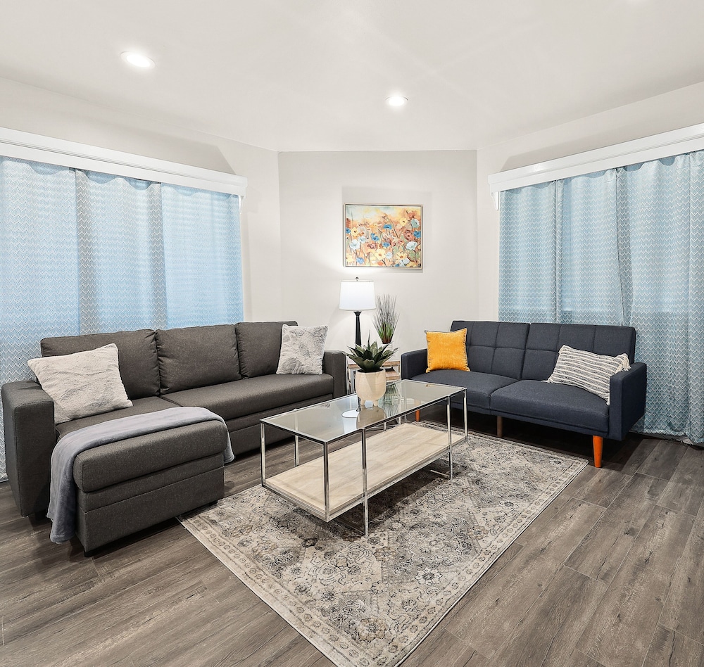 Stylish & Charming 15min to Downtown LA in Rosemead, United States