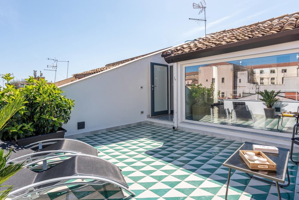 Porta di Castro Design Apartment with Terrace by Wonderful Italy — 4-Star Luxury Hotel in Palermo, Italy