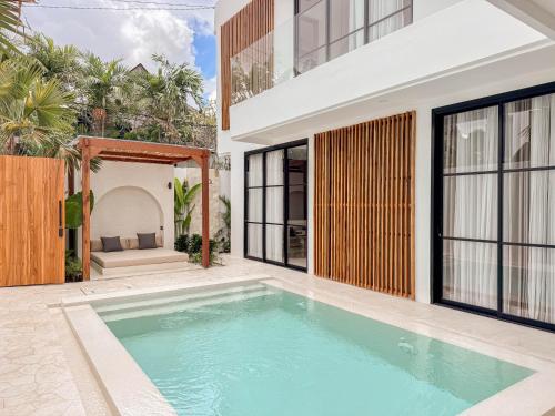 Burgundy Twin Villa in Berawa Canggu — 4-Star Luxury Hotel in Canggu, Indonesia