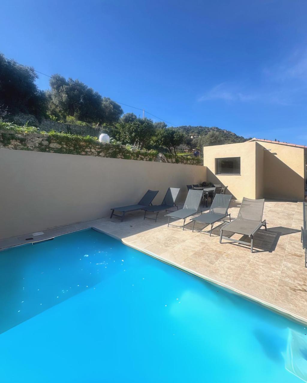 Superbe Villa Vue Mer Et Piscine — 4-Star Luxury Hotel in Monticello, France