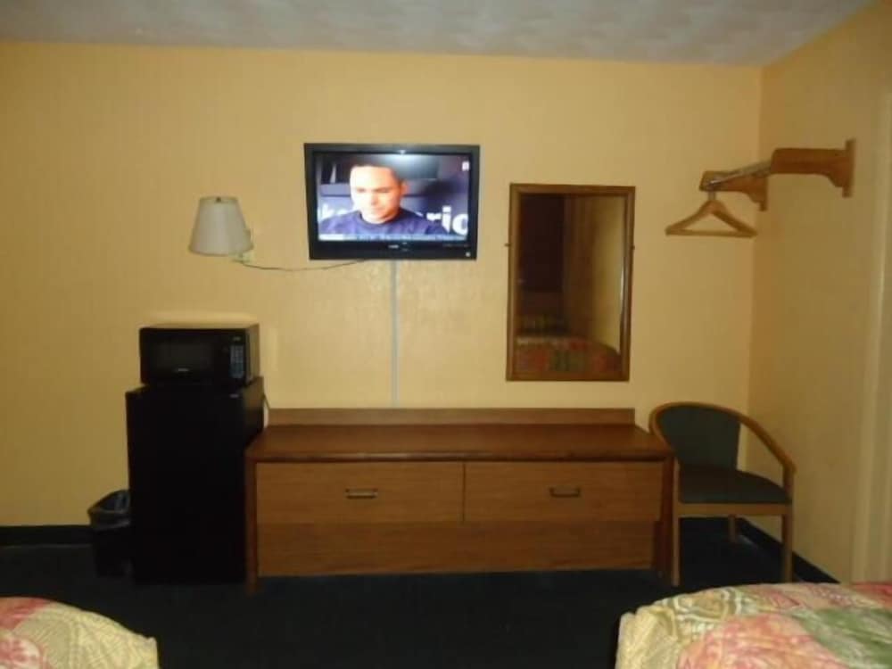 Relax Inn Elmira - photo 12