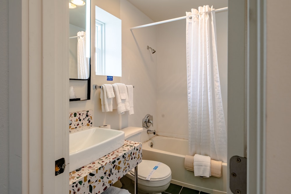Seagull Beachfront Inn - photo 104