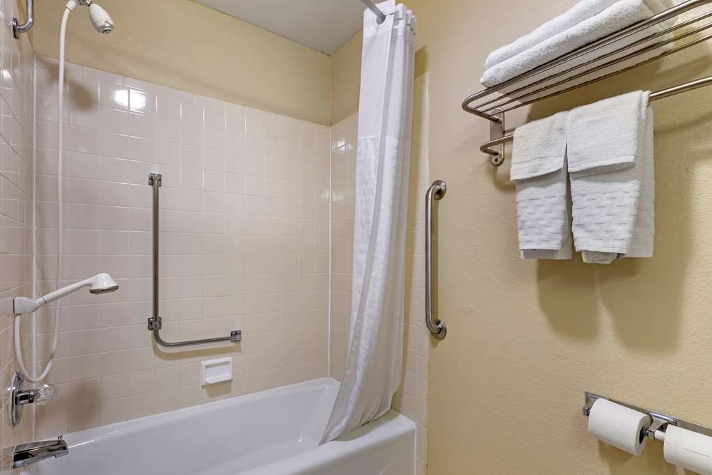 Best Western Plus Altoona Inn - photo 33