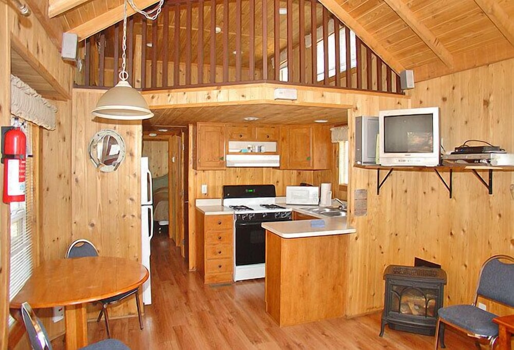 Idyllwild RV Resort Caravan Park - photo 7