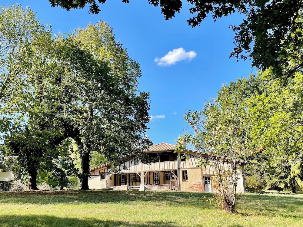 Domaine Bourgade — hotel in Roquefort