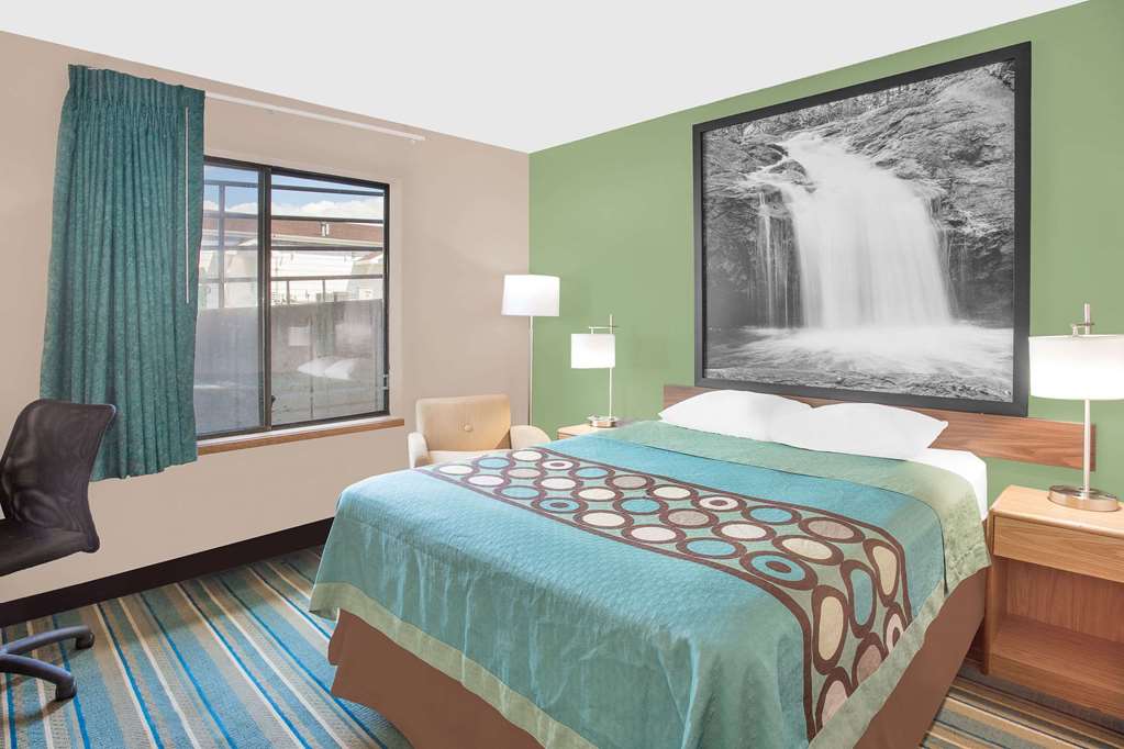 Super 8 by Wyndham Beaver Dam - photo 9