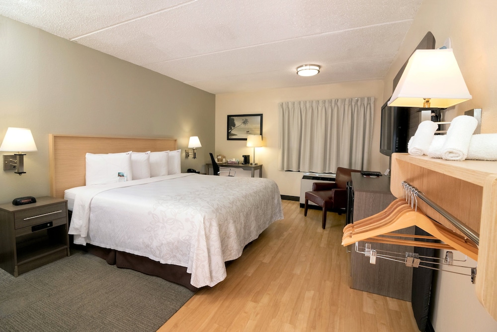 Red Roof Inn PLUS Miami Airport - photo 5