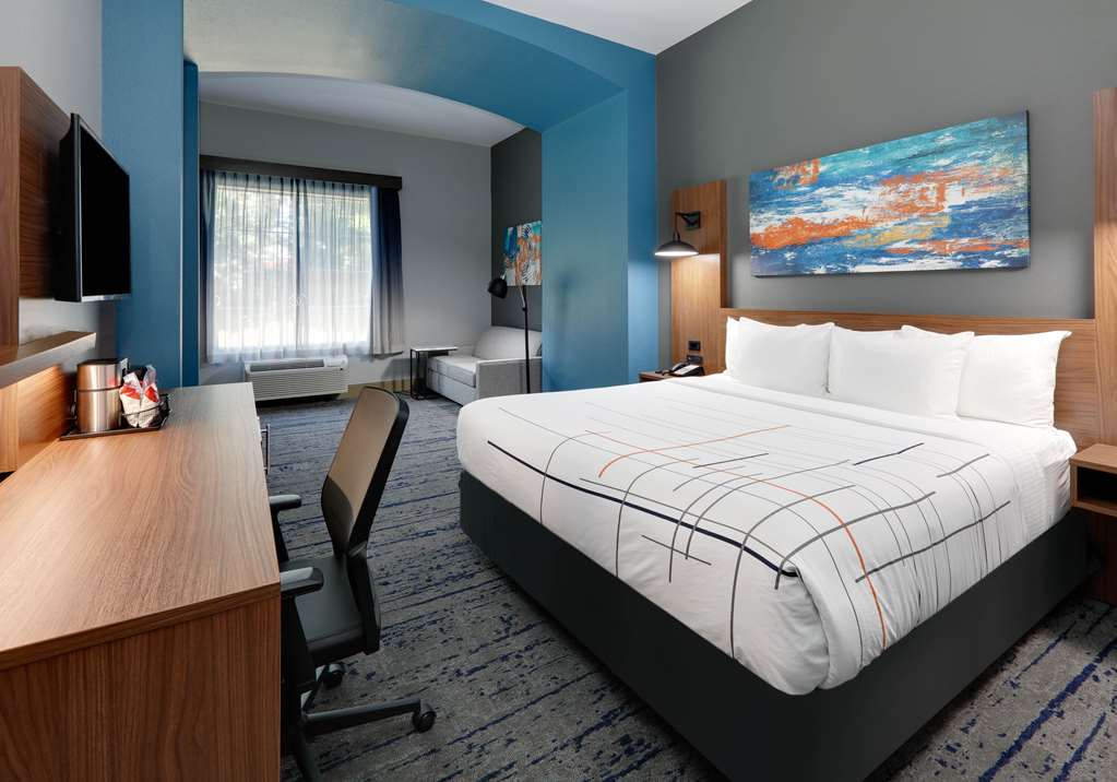 La Quinta Inn & Suites by Wyndham Jacksonville TX - photo 23