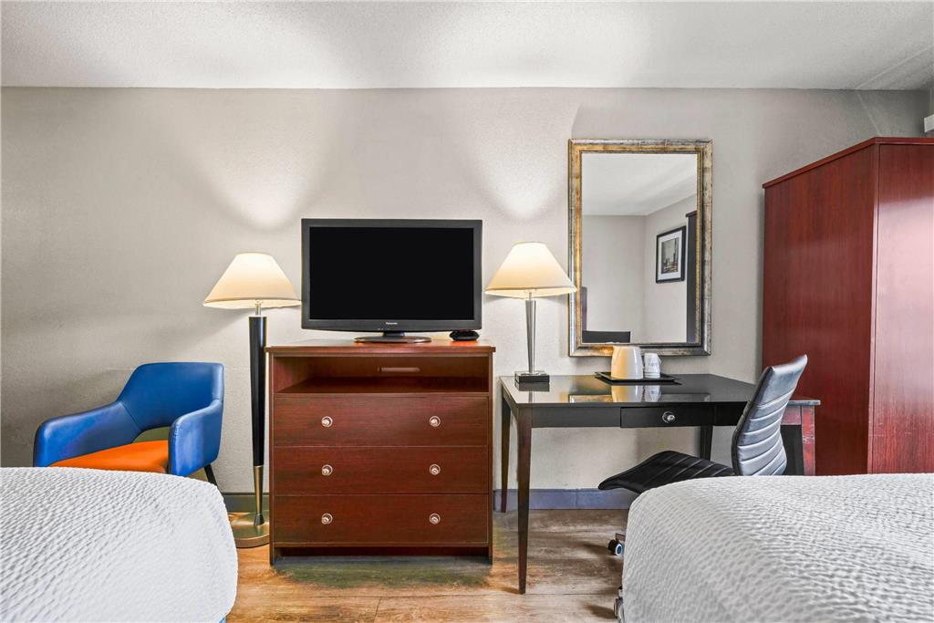 Days Inn by Wyndham Utica - photo 10