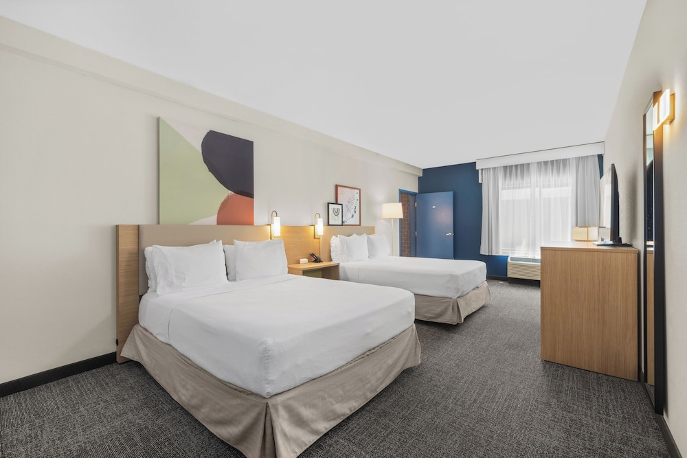 Spark by Hilton Bakersfield Central - featured photo