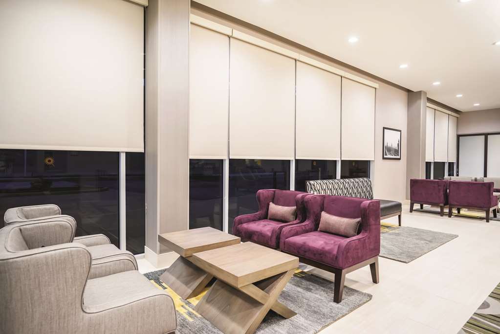 La Quinta Inn & Suites by Wyndham Clifton Park - photo 4