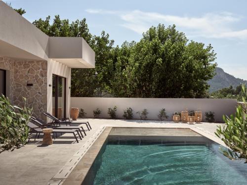 Onore Villa with Heated Pool & Signature Design By ThinkVilla — 4-Star Luxury Hotel in Gaitanion, Greece