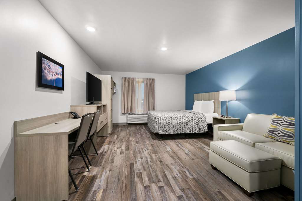 WoodSpring Suites Dearborn Detroit - photo 14