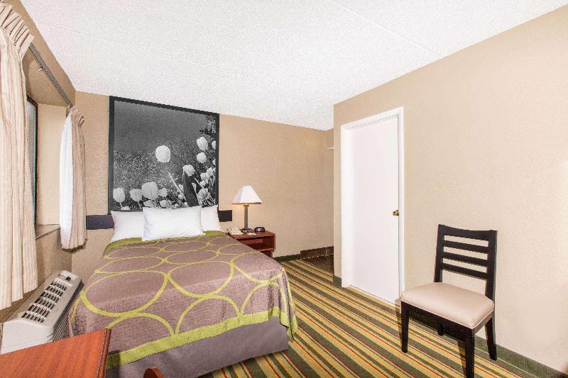 Super 8 By Wyndham Frederickrick - photo 9