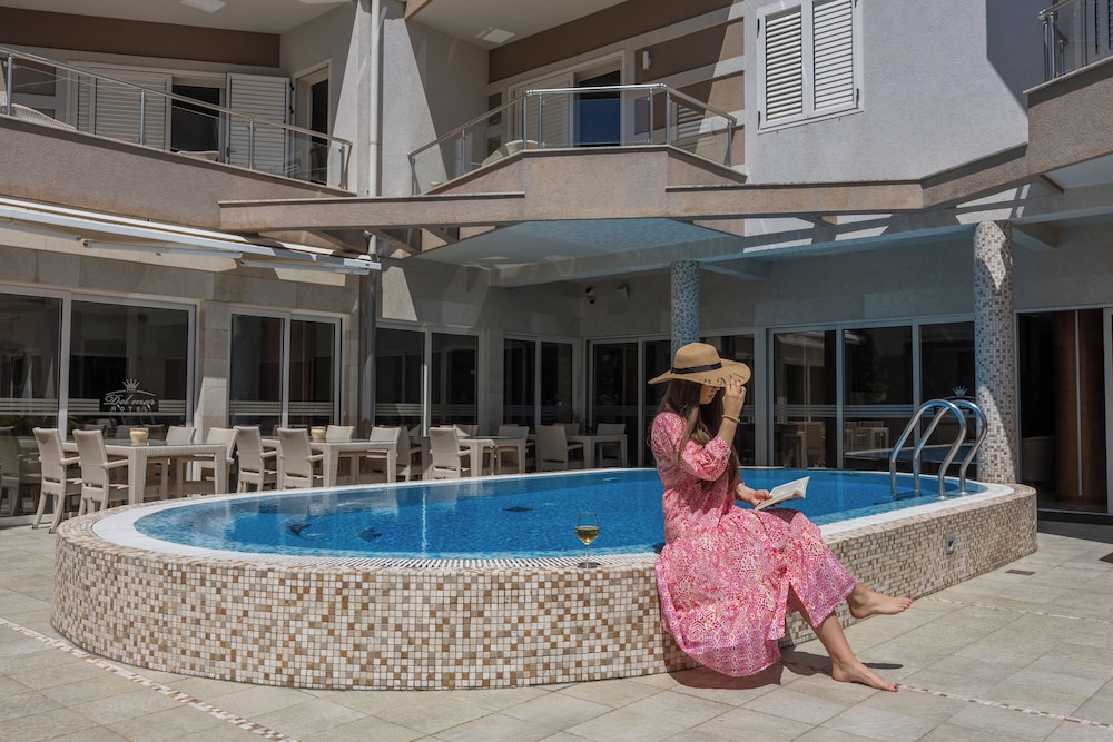 Hotel Del Mar — hotel in Petrovac Na Moru