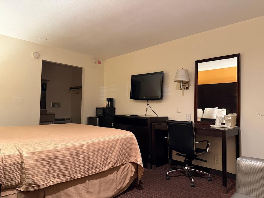 Hollister Inn - photo 7