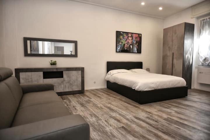 Smart House — 4-Star Luxury Hotel in Genoa, Italy