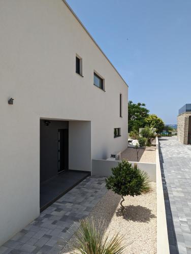 Innova TravelVir Villa SunSet — 4-Star Luxury Hotel in Privlaka, Croatia