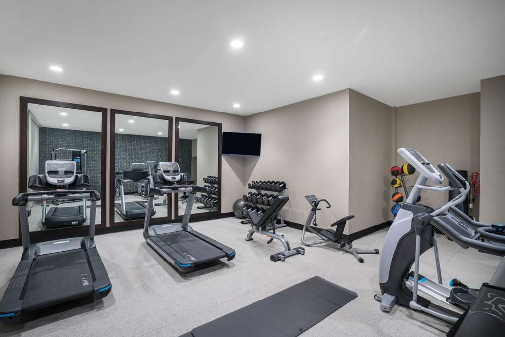 La Quinta Inn & Suites by Wyndham West Memphis - photo 7