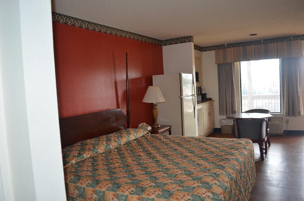 Granbury Inn & Suites - photo 10