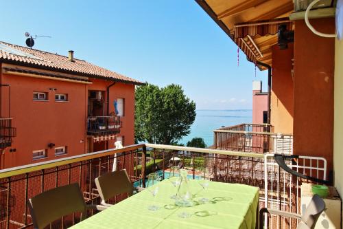 Appartamento Bellissima Vista Lago Spiaggia Privata Nuovo — 4-Star Luxury Hotel in Bardolino, Italy