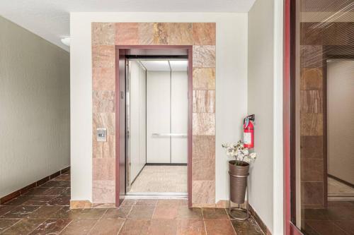 New Fountain Hills Suite On The Avenue 2Bed 2Bath — 4-Star Luxury Hotel in Fountain Hills, United States