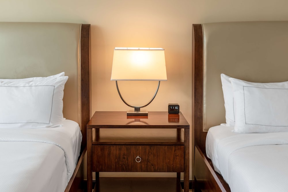 Hilton Alexandria Mark Center - photo 14