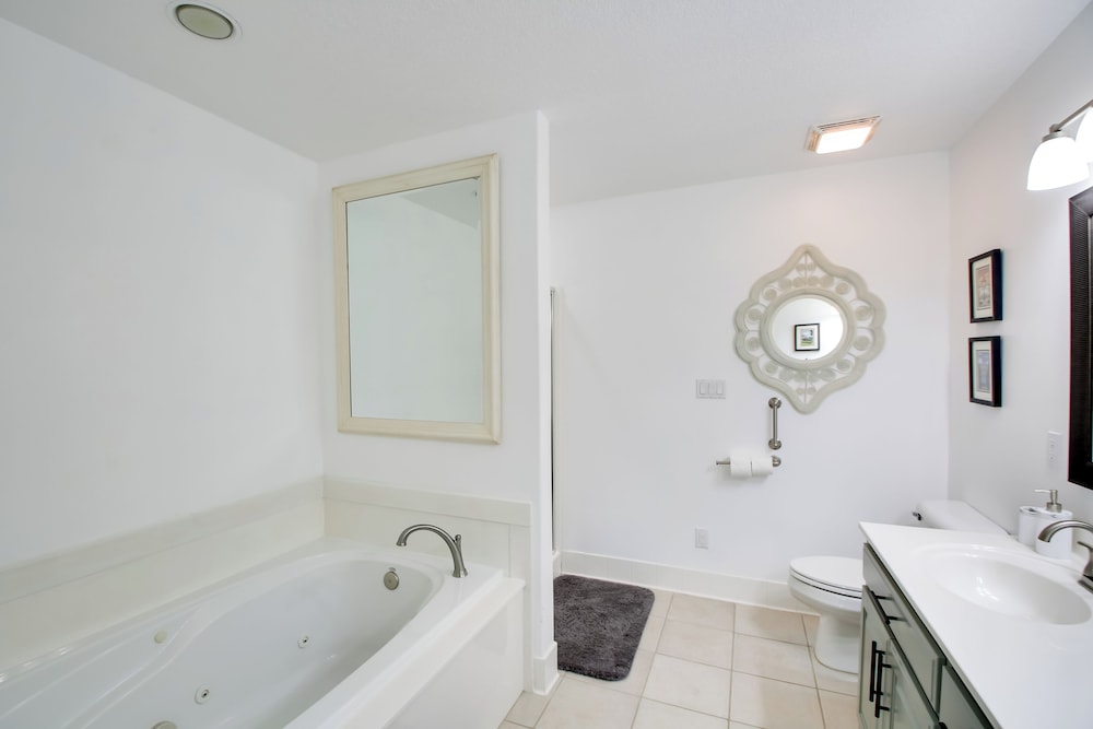 Lakefront Hot Springs Duplex w Shared Dock - photo 17