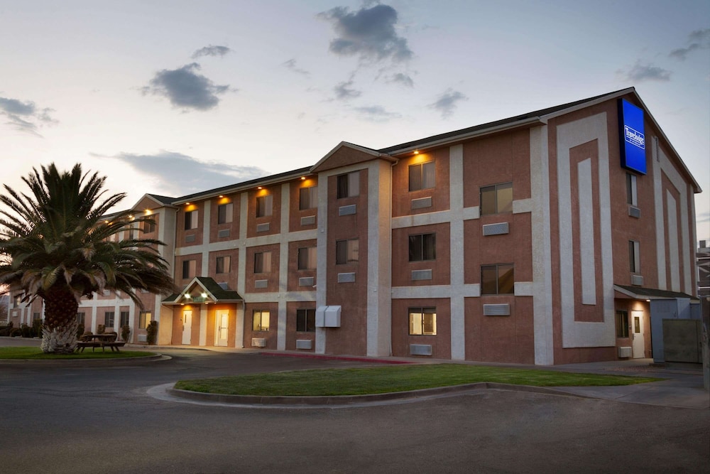 Travelodge by Wyndham Yermo - photo 17
