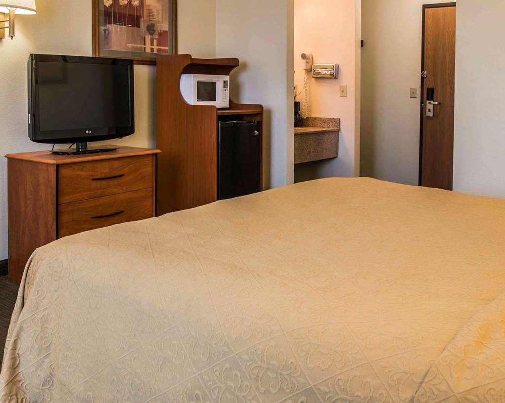 Quality Inn Durand I 69 - photo 10