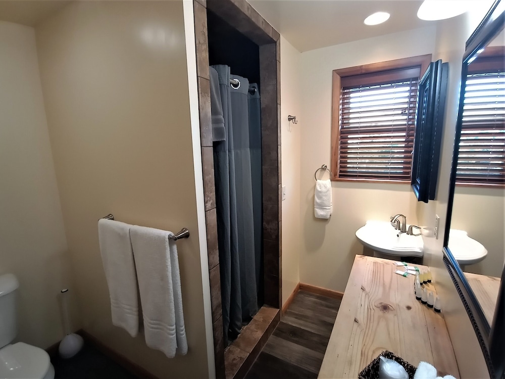 Yellowstone Riverside Cottages - photo 65
