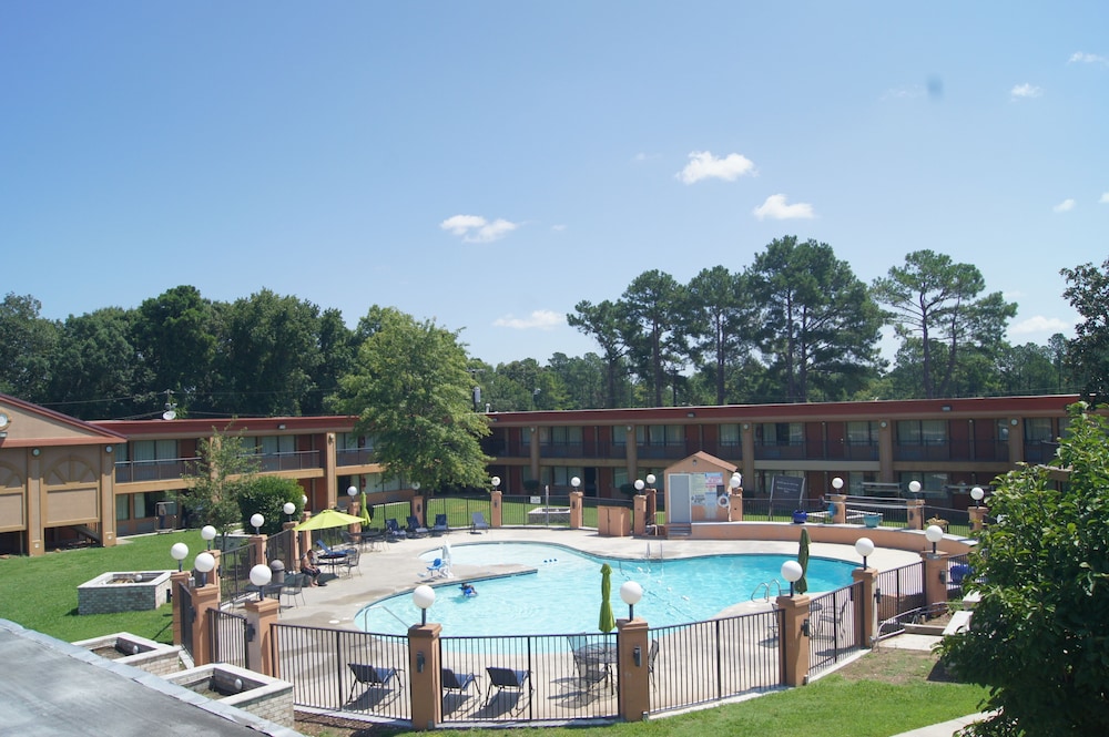 Days Inn by Wyndham Durham Near Duke University - photo 55