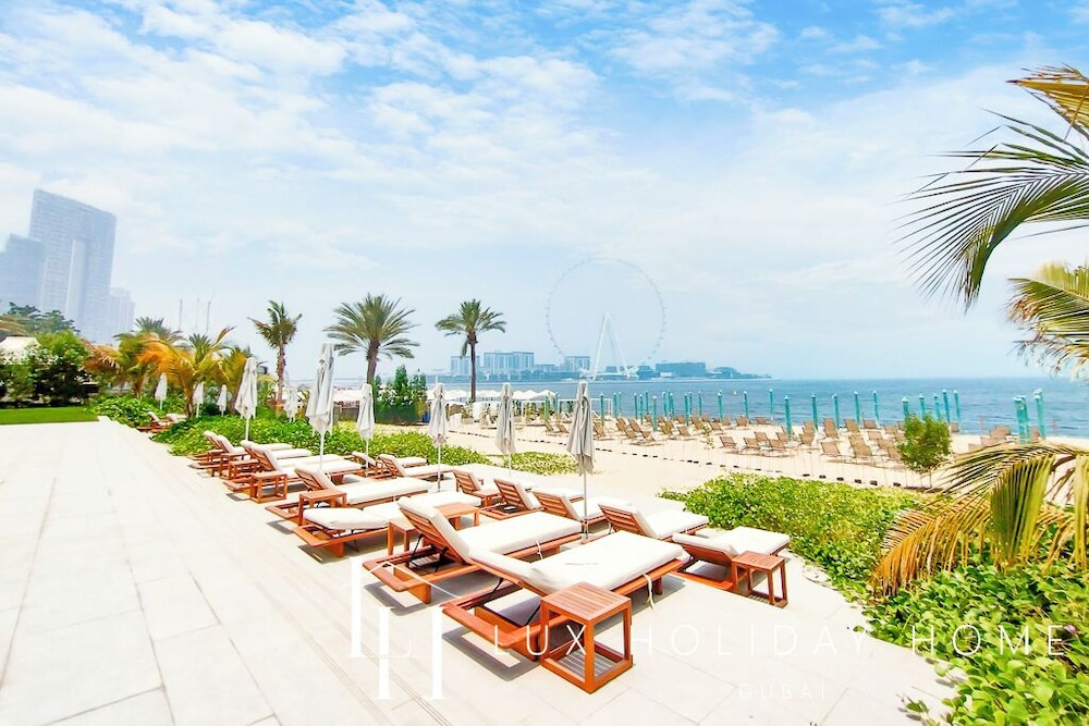 Lux The Jbr Garden View Suite — 5-Star Luxury Hotel in Dubai, United Arab Emirates