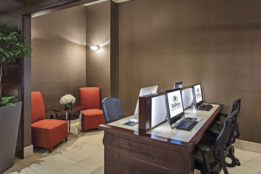 Hilton Sacramento Arden West - photo 38
