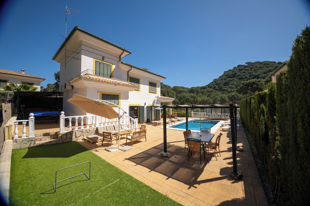 Villa Sueños — 4-Star Luxury Hotel in Cordoba, Spain