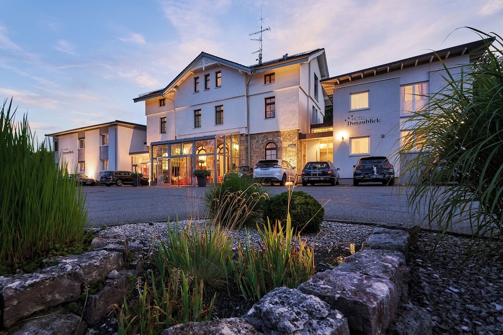 Hotel Donaublick - carbon neutral hotel in Scheer