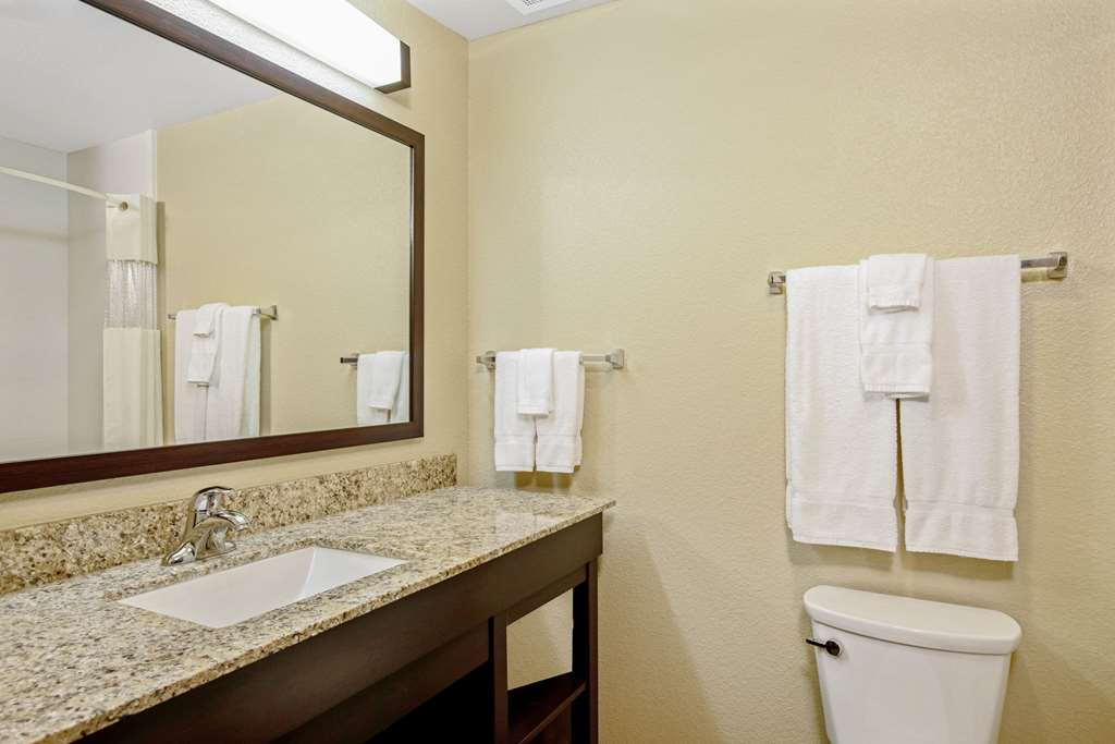 La Quinta Inn & Suites by Wyndham Gillette - photo 18